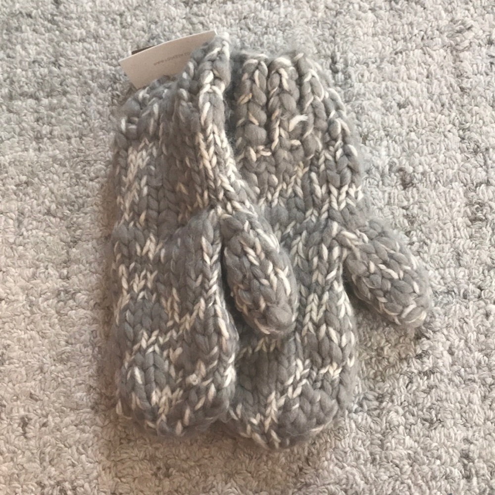 NWT Knit Mittens
